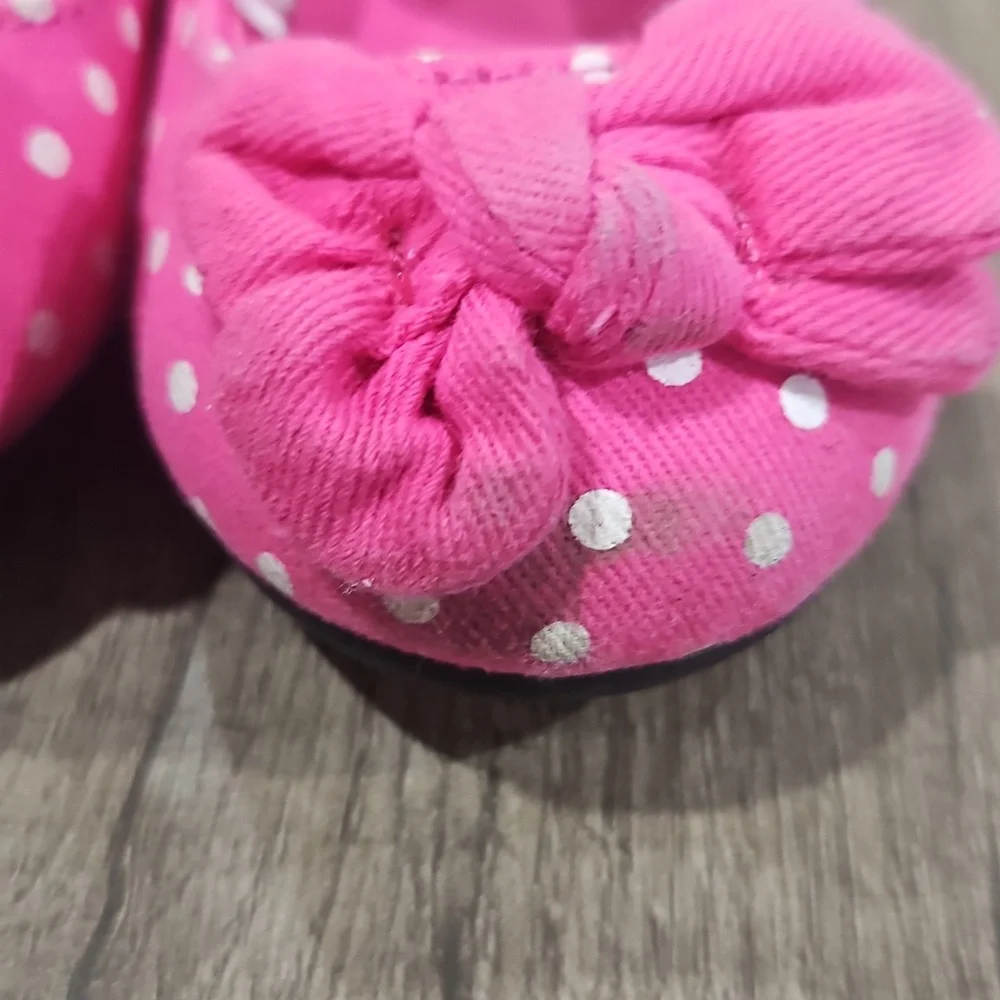 Place Pink Polka Dot Kids Shoes with Bow size 5
